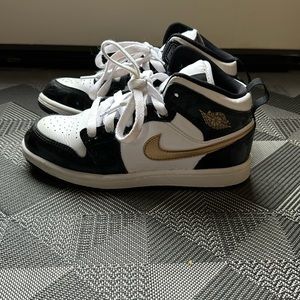 Pre-School Air Jordan 1 Mid SE
Boy's / 1Y